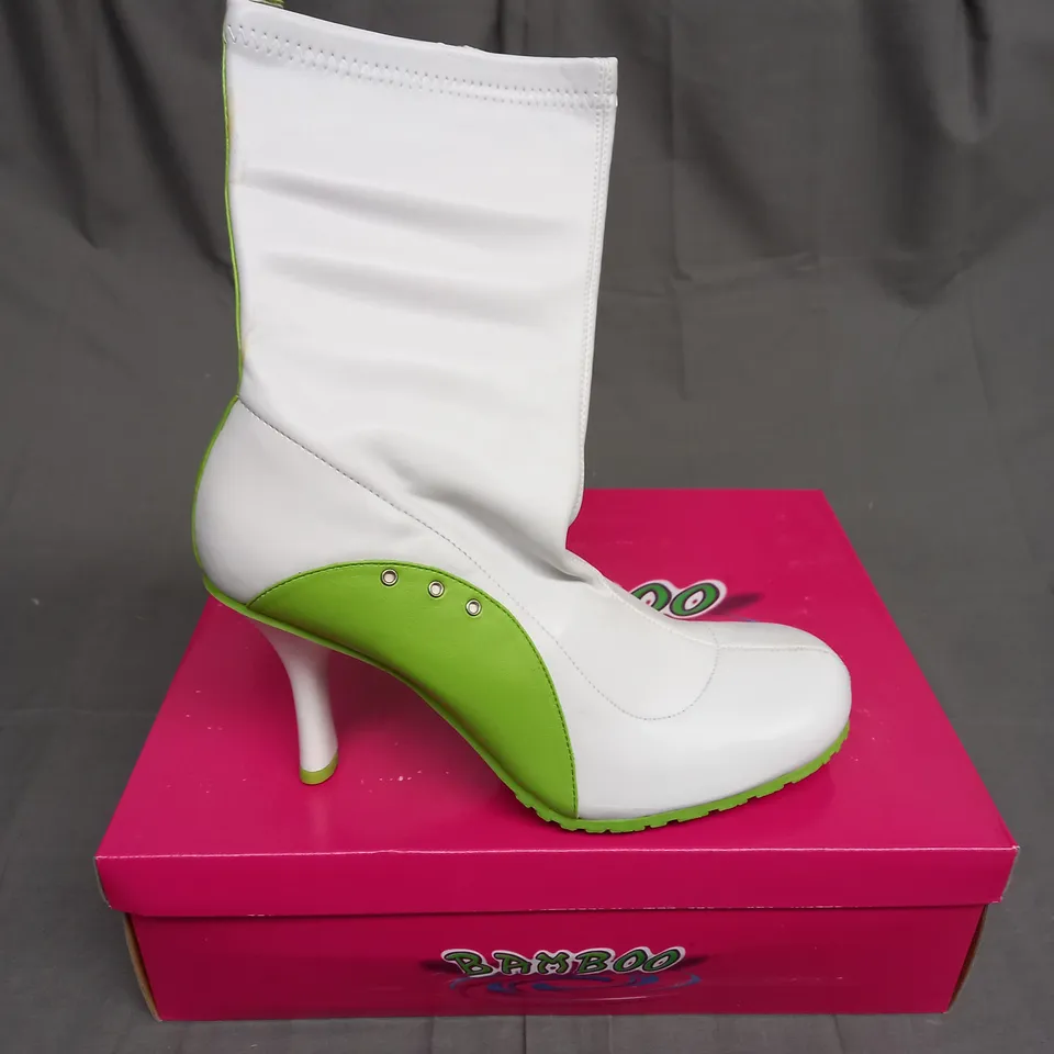 BOXED BAMBOO LEATHER BALLER HIGH HEEL SHOES IN GREEN AND WHITE SIZE 9