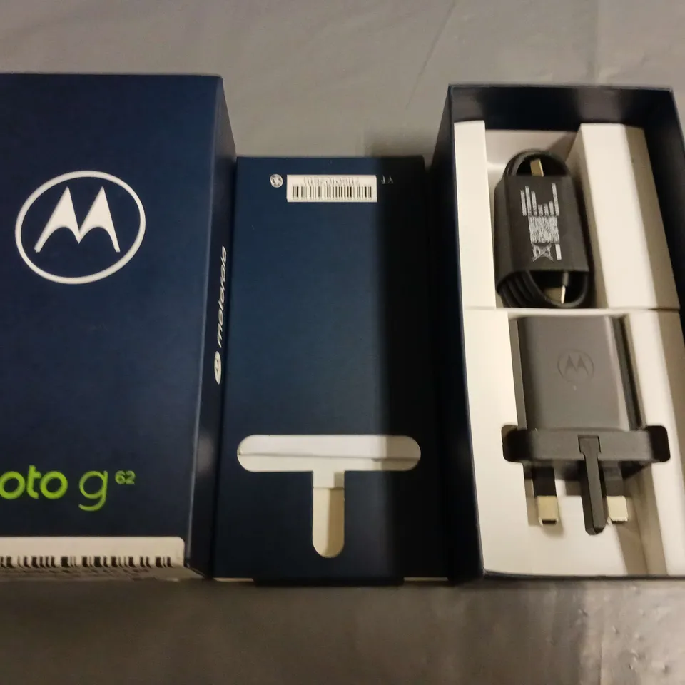 BOXED MOTO G 62 5G MOBILE PHONE IN MIDNIGHT GREY