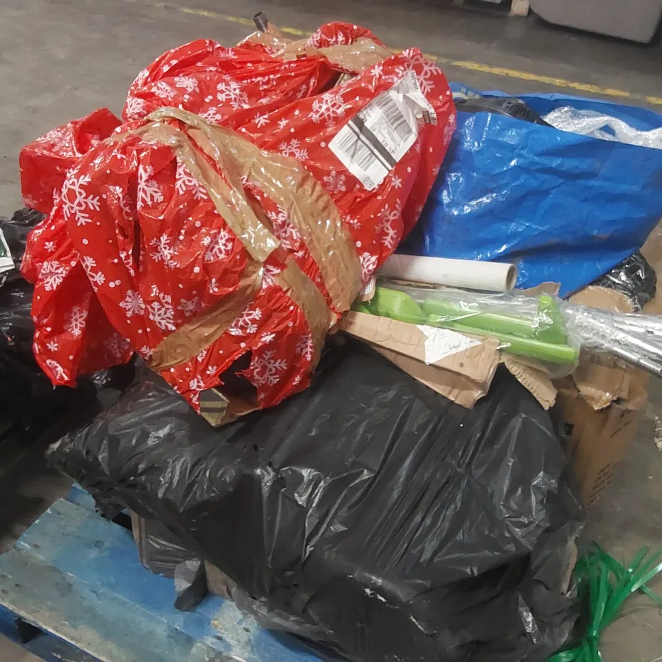PALLET CONTAINING A LARGE QUANTITY OF ASSORTED ITEMS INCLUDING AIRFRYER AND TOY CAR PARTS ECT