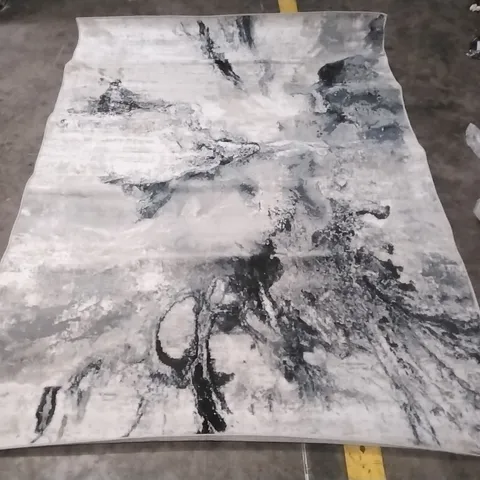 AREA RUG APPROXIMATELY 216X157CM