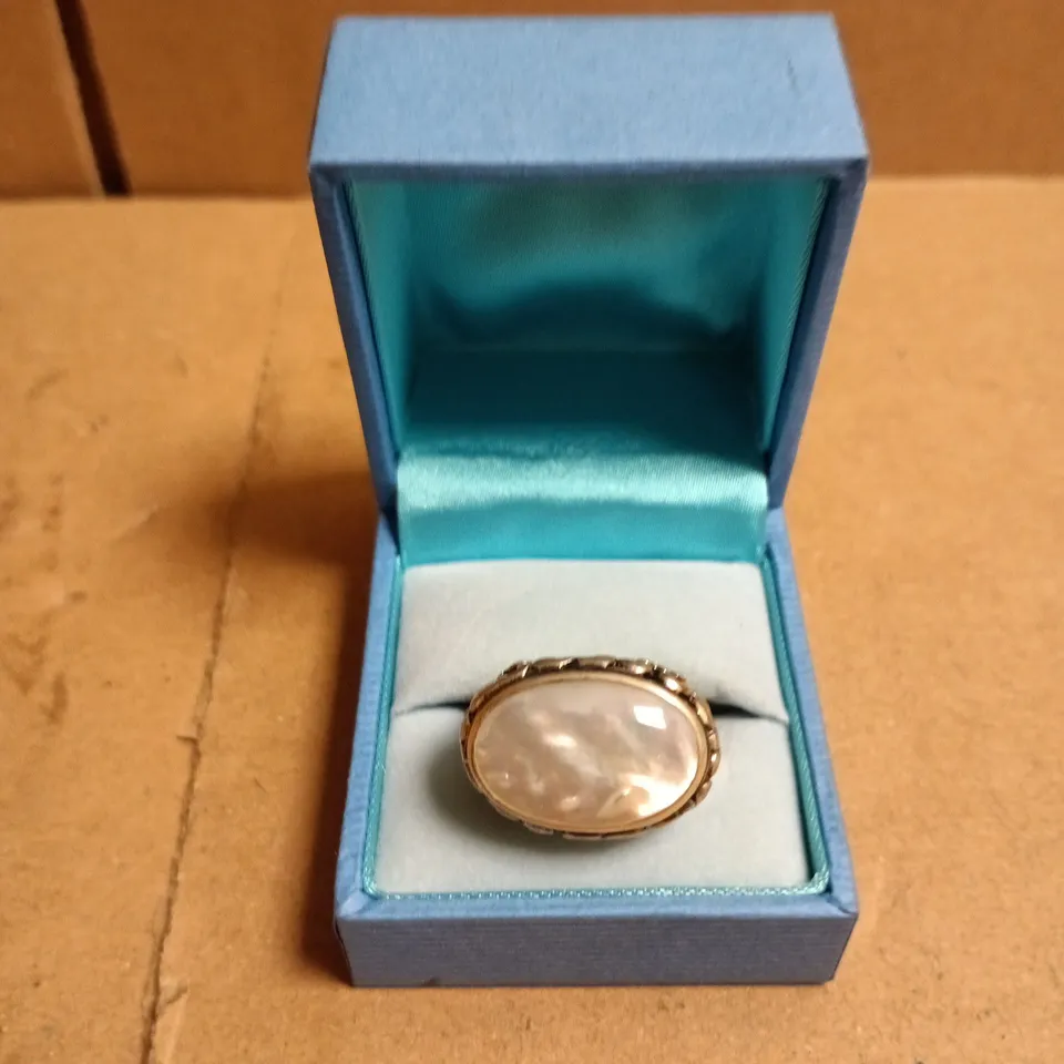 3 X "SILVER" JEWELLERY ITEMS TO INCLUDE WATCH, RING ETC