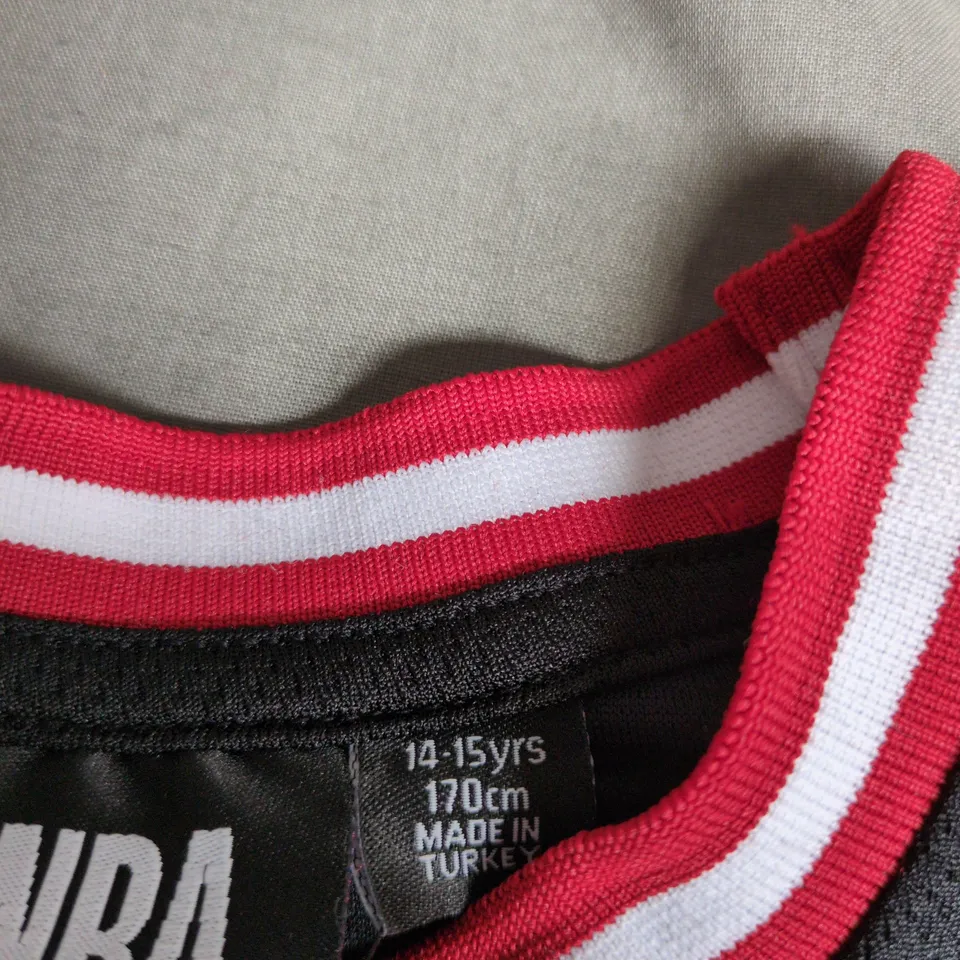 CHICAGO BULLS YOUTH BASKETBALL JERSEY & SHORTS SET – 14-15 YRS (170 CM) 