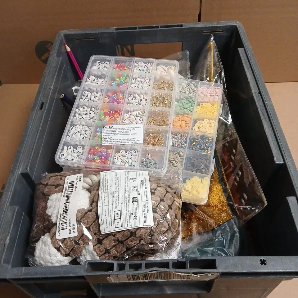 TOTE OF APPROXIMATELY 20 ASSORTED TOYS/CRAFT ITEMS TO INCLUDE VARIOUS ANIMAL FIGURES, LITTLE DUTCH CUDDLE TOY, CRAFT ACCESSORIES ETC