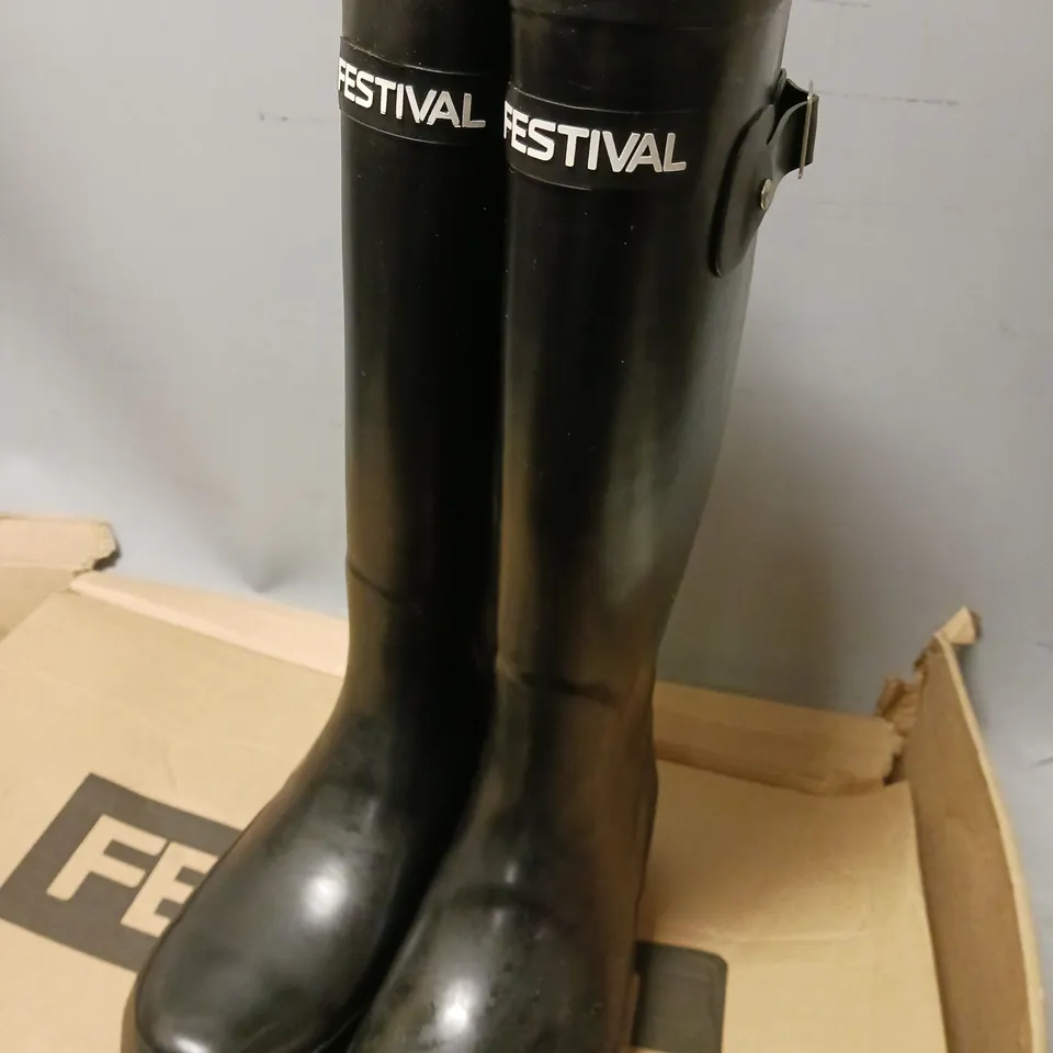 BOXED FESTIVAL WELLIE BOOTS, BLACK - UK SIZE 5