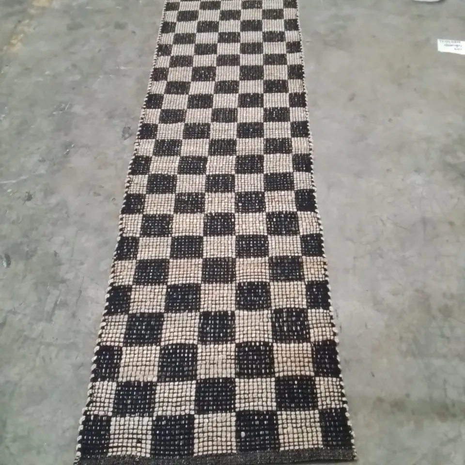 QUALITY DESIGNER AREA RUG - APPROXIMATELY 240X60CM