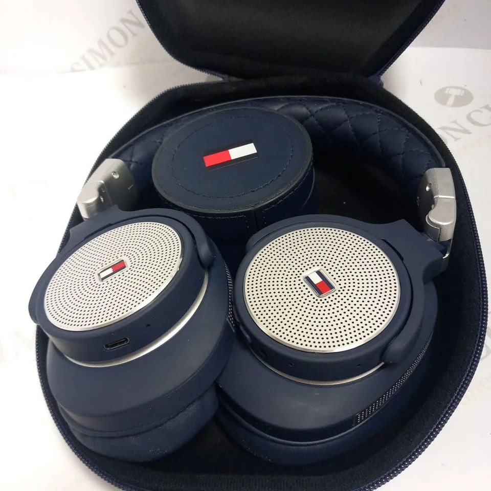 TOMMY HILFIGER OVER EAR HEADPHONES