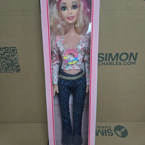 FORWARD DREAMS FASHION DOLL 