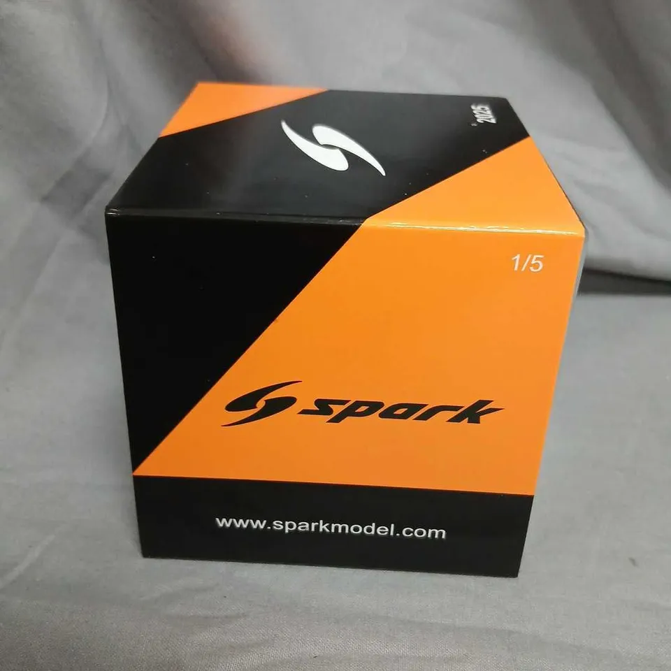 SPARK MODEL 1:5 SCALE LANDO NORRIS HELMET – BOXED DISPLAY MODEL