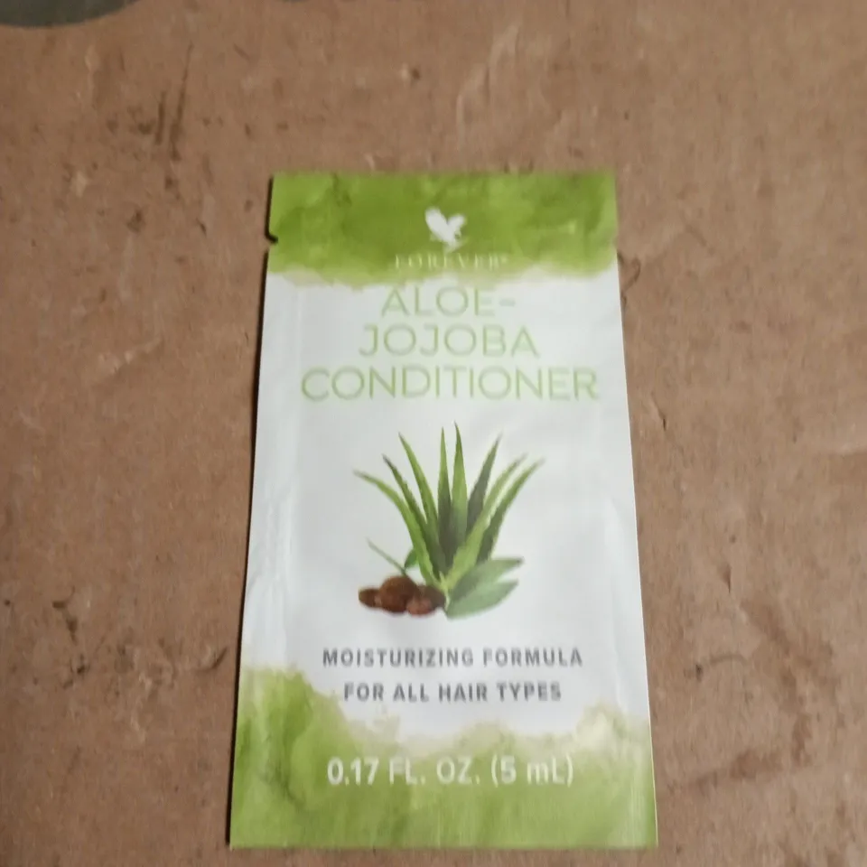 APPROXIMATELY 20 ASSORTED COSMETIC ITEMS INCLUDING FOREVER BRIGHT TOOTHGEL , FOREVER ALOE JOJOBA CONDITIONER YEPODA FACE MIST 