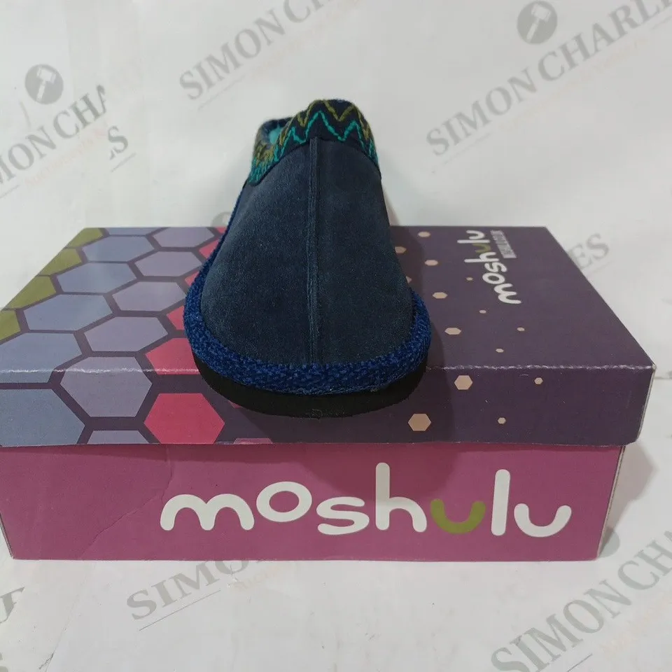 BOXED PAIR OF MOSHULU ALASKA 2 SLIPPERS IN INDIGO UK SIZE 4