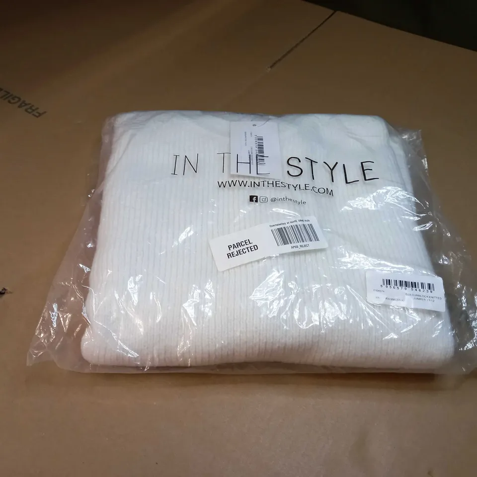PACKAGED INTHESTYLE WHITE/COLOUR BLACK KNITTED JUMPER - SIZE 10/12