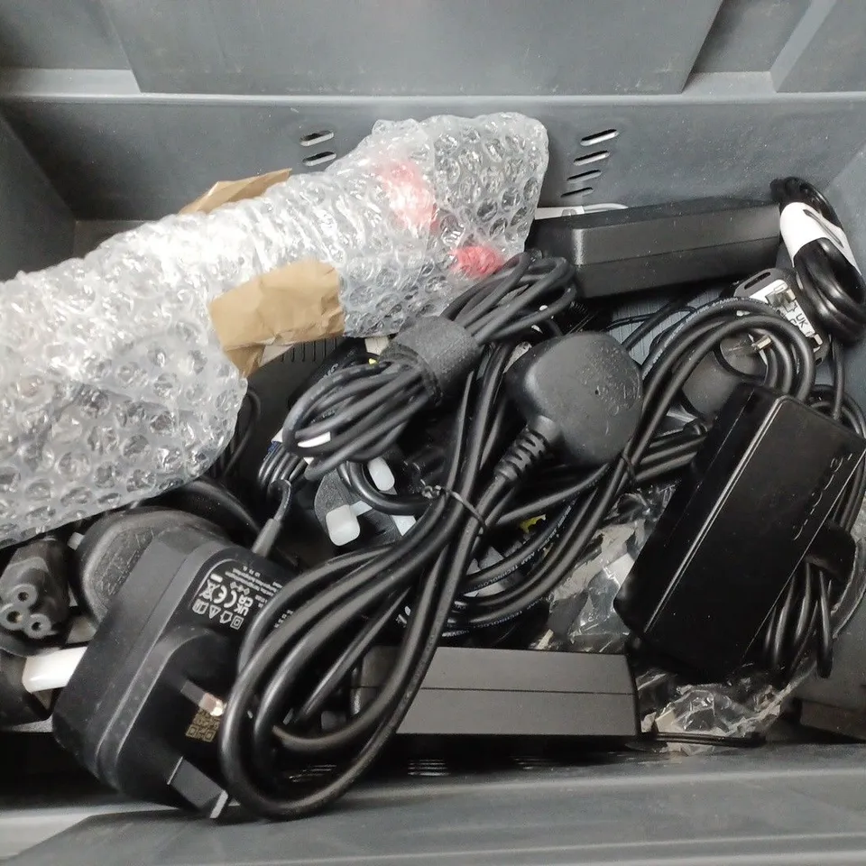 BOX OF APPROXIMATELY 12 ASSORTED ITEMS TO INCLUDE - EXZACT CUTLERY SET, RESMED AIR FIT P10 , BT HOME HUB 5.0 ETC