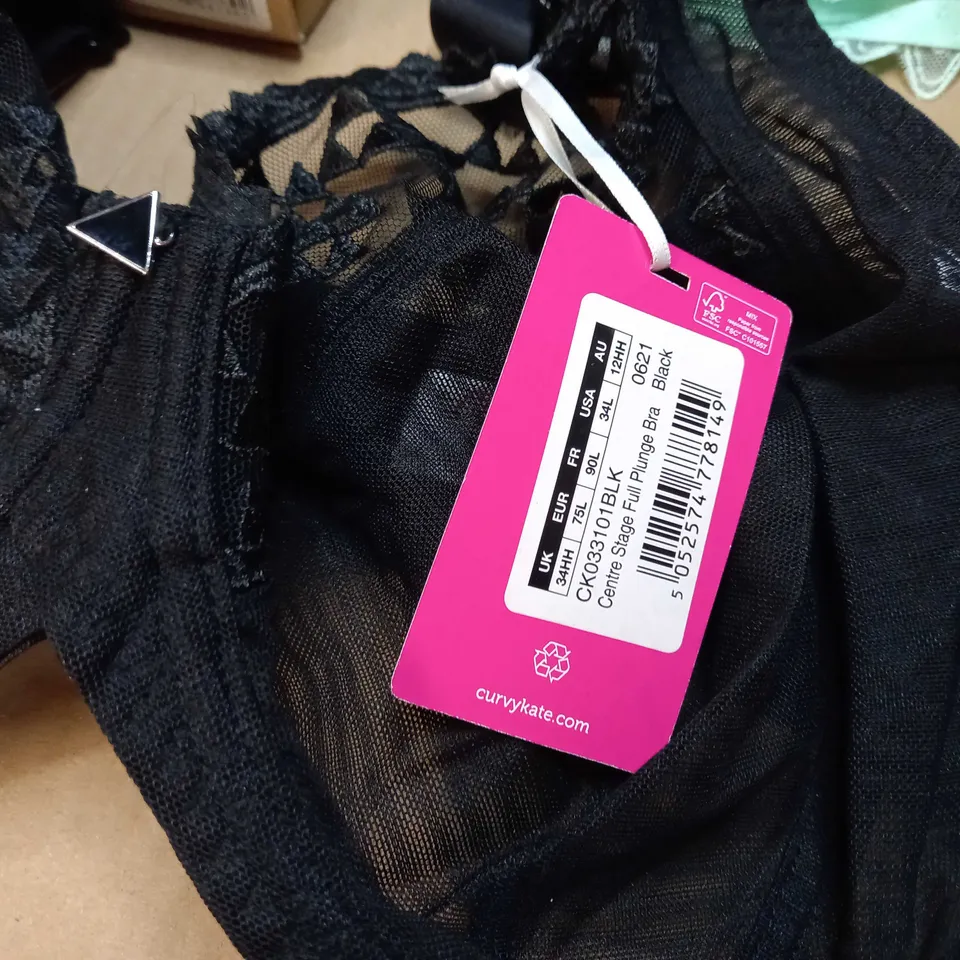 LOT OF APPROX. 15 ASSORTED CLOTHING ACCESSORIES  IN VARYING SIZES/COLOURS/STYLES TO INCLUDE: BRA'S, SOCKS, HATS