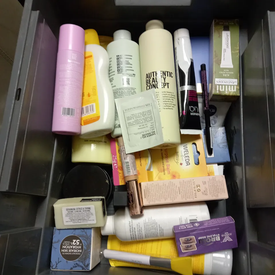 LOT OF HOUSEHOLD ITEMS TO INCLUDE ST TROPEZ SELF TAN EXPRESS, ETC