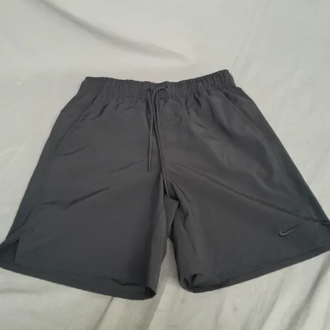 NIKE TRAINING SHORTS IN BLACK SIZE S