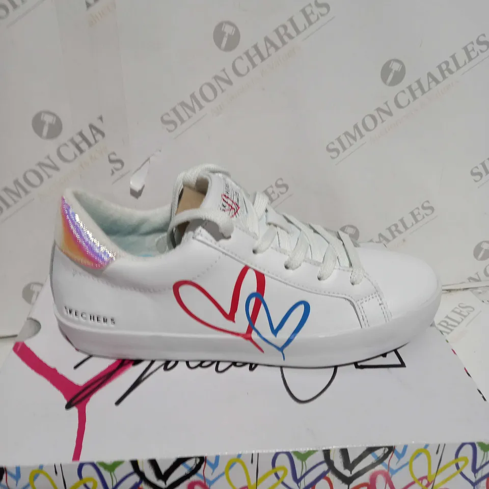SKECHERS LOS ANGELES LOVE HEART DESIGN SHOES IN WHITE - UK SIZE 4
