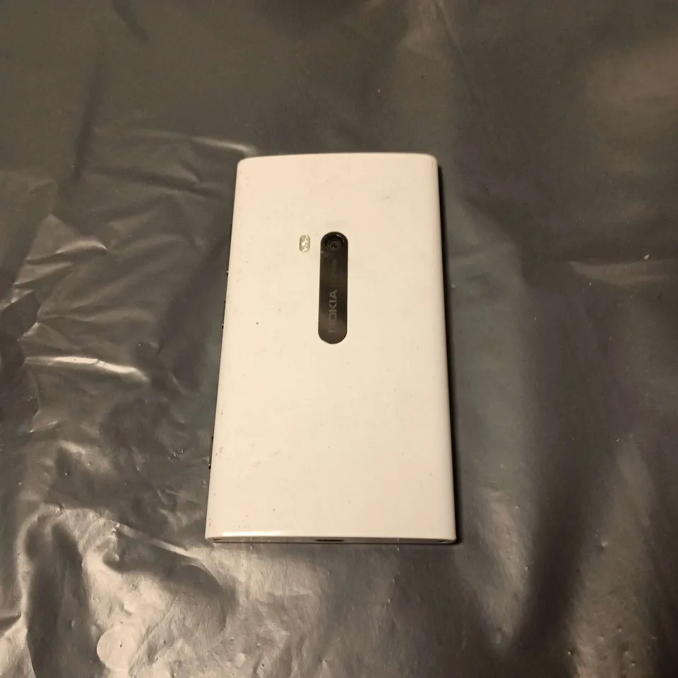 NOKIA WINDOWS PHONE SMARTPHONE – WHITE 