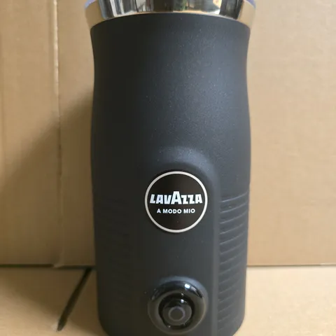 LAVAZZA MILKEASY MILK FROTHER – A MODO MIO