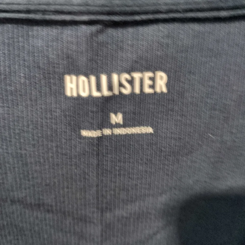 HOLLISTER WOMEN'S TOP – NAVY, SIZE M