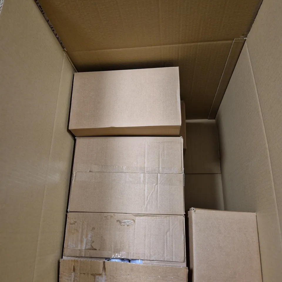 BOX OF APPROXIMATELY 80 ASSORTED HEALTH & BEAUTY ITEMS TO INCLUDE - ALMAY SMART SHADE CONCEALER, REVLON COLOURSTAY FOUNDATION 130 AND REVLON COLOURSTAY FOUNDATION 510