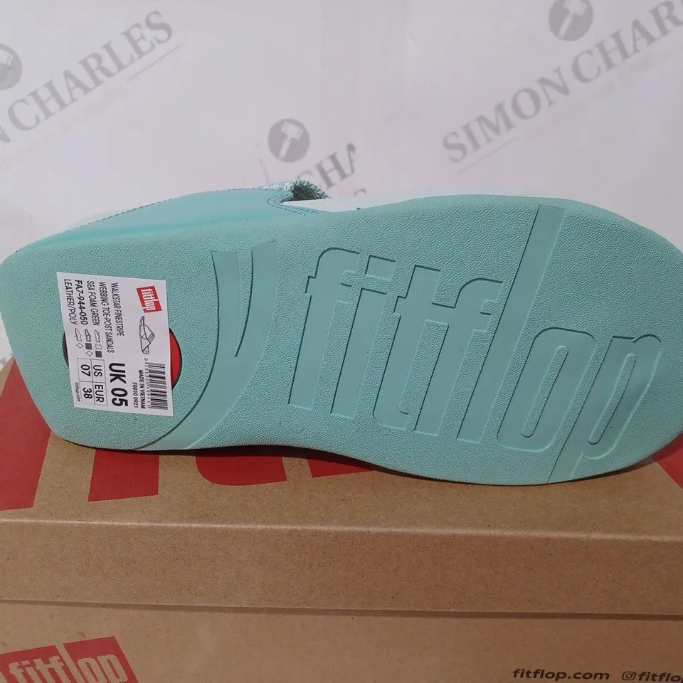 BOXED PAIR OF FITFLOP WALKSTAR FINESTRIP TOE-POST SANDALS IN SEA FOAM GREEN - UK 5