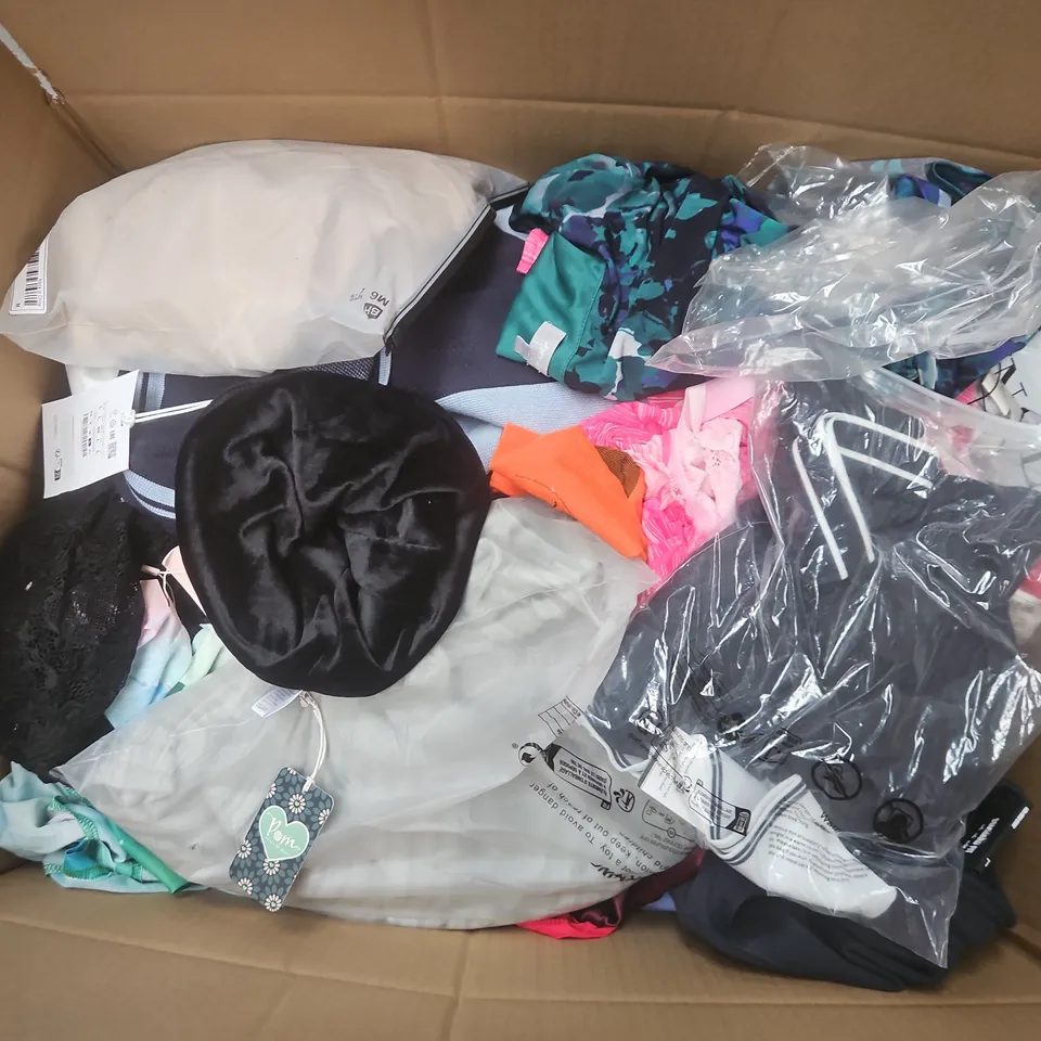 APPROXIMATELY 25 ASSORTED CLOTHING ITEMS IN VARIOUS SIZES, STYLES & COLOURS TO INCLUDE BRANDS SUCH AS PULL&BEAR, PINK BOUTIQUE, SHEIN, ETC - COLLECTION ONLY