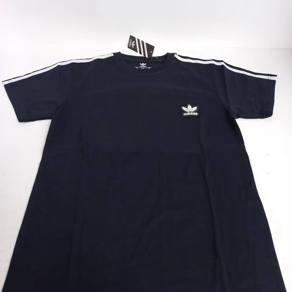 ADIDAS NAVY T-SHIRT - SIZE M
