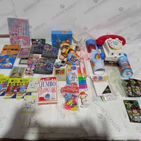 LOT OF ASSORTED CHILDRENS ITEMS TO INCLUDE TOYS, TEDDIES AND CARD GAMES