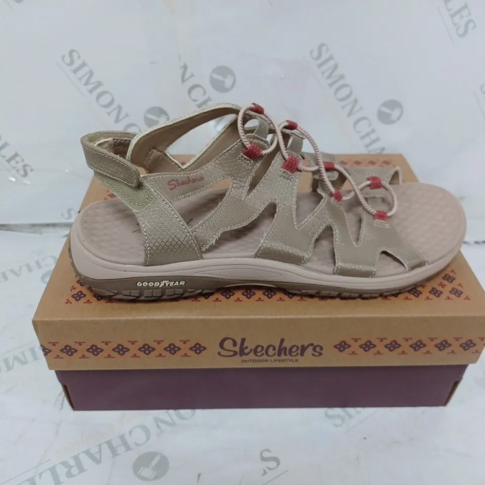 SKECHERS WALKING SANDALS SIZE 7