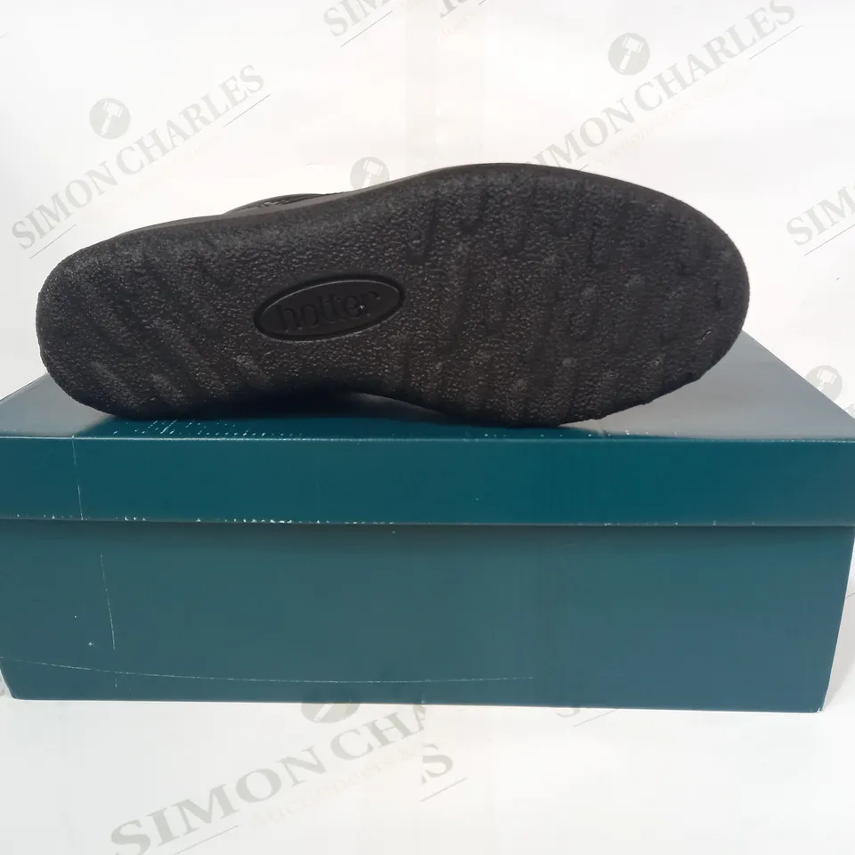 BOXED PAIR OF HOTTER TONE II SHOES IN BLACK UK SIZE 6