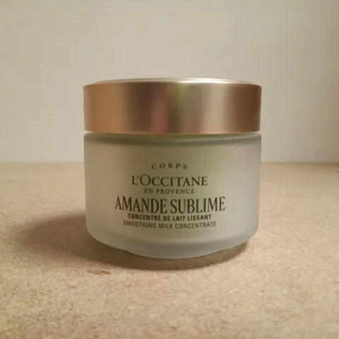 L'OCCITANE AMANDE SUBLIME SOOTHING MILK CONCENTRATE (200ML)