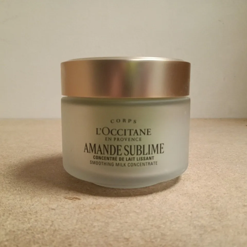 L'OCCITANE AMANDE SUBLIME SOOTHING MILK CONCENTRATE (200ML)