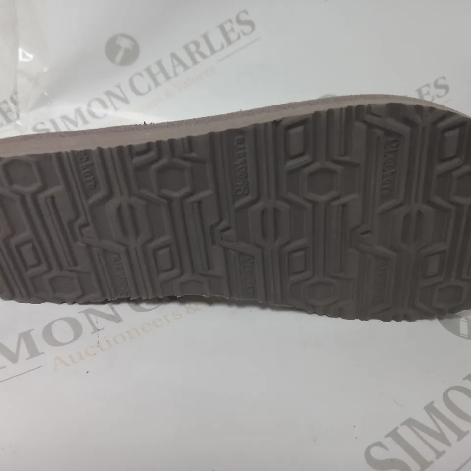 PAIR OF SKECHERS CALI YOGA FOAM FLORAL JEWEL SANDALS TAUPE SIZE 5