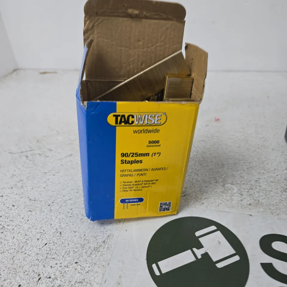 TOTE OF APPROXIMATELY 12 ASSORTED ITEMS TO INCLUDE: TACWISE STAPLES