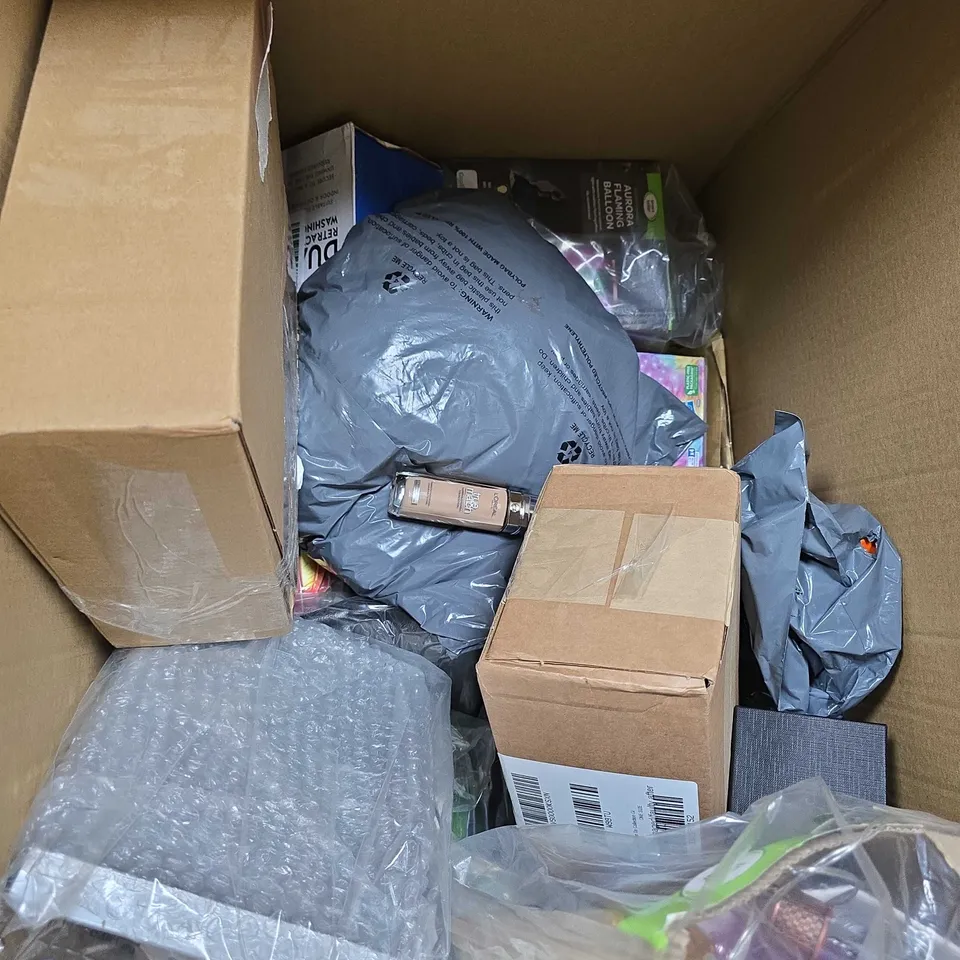 APPROX 10 ASSORTED HOUSEHOLD ITEMS TO INCLUDE OUTDOOR LIGHTS, CLOTHING, L'OREAL FOUNDATION, ETC 