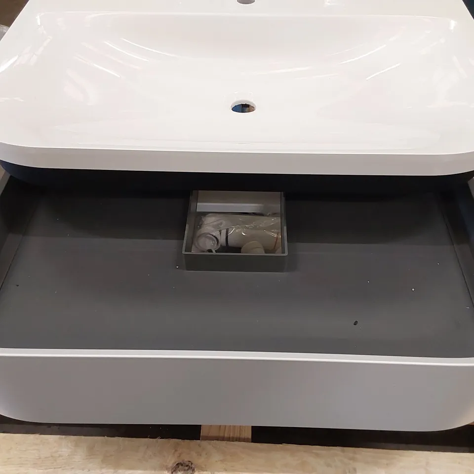 DESIGNER BATHROOM UNIT WITH VANITY BASIN