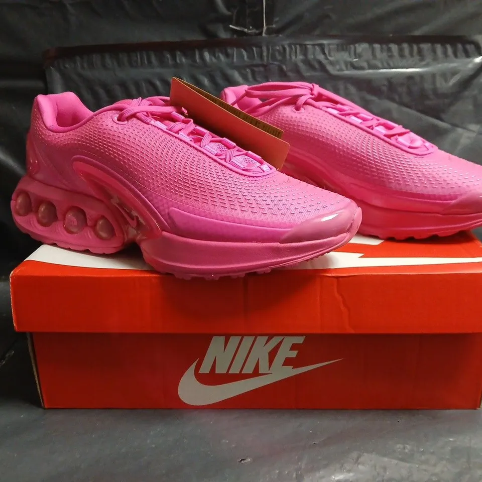 BOXED PAIR OF NIKE AIR MAX DN TRAINERS IN PINK SIZE UK 7