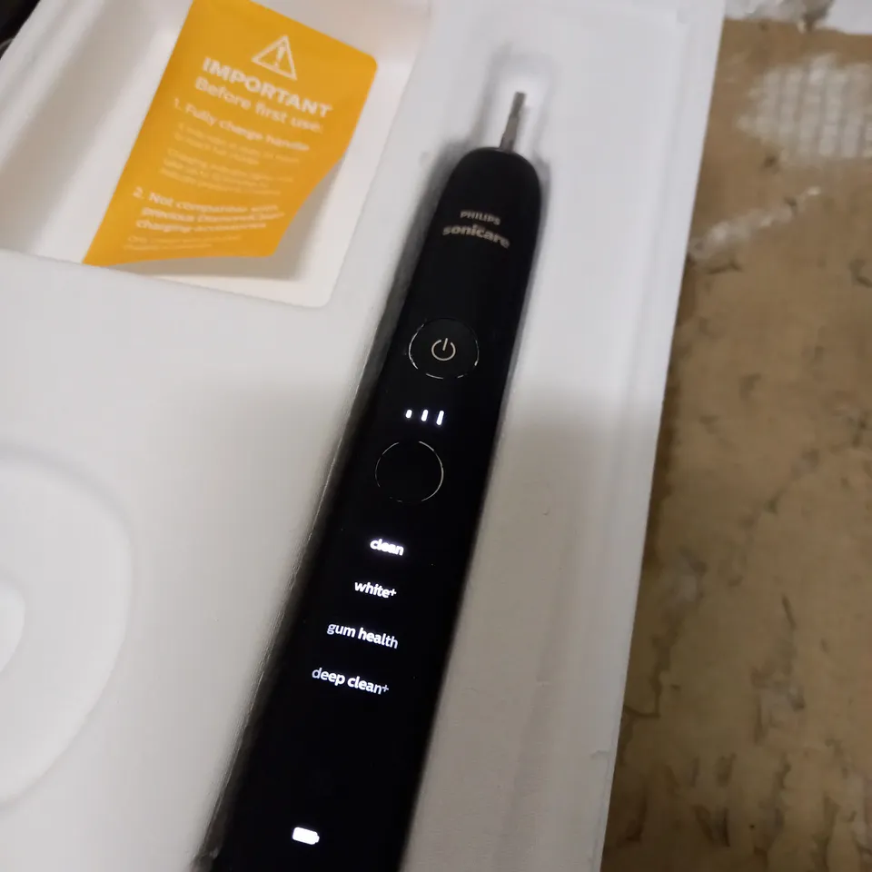 PHILIPS SONICARE 9400 ELECTRIC TOOTHBRUSH WITH ACCESORIES