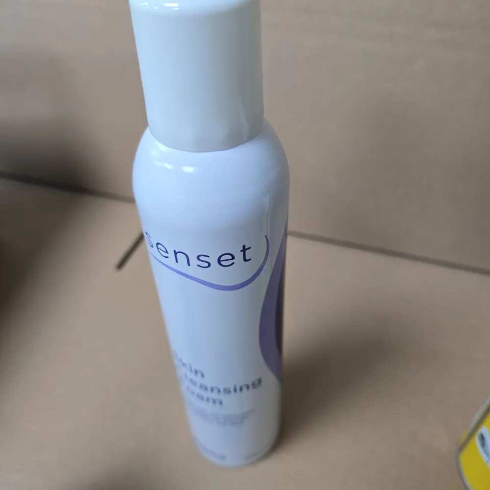 APPROXIMATELY 12 ASSORTED AEROSOLS INCLUDING L'OREAL DEODORANT , HOLTS EASY START ENGINE SPRAY AND SENSET SKIN CLEANSING FOAM 