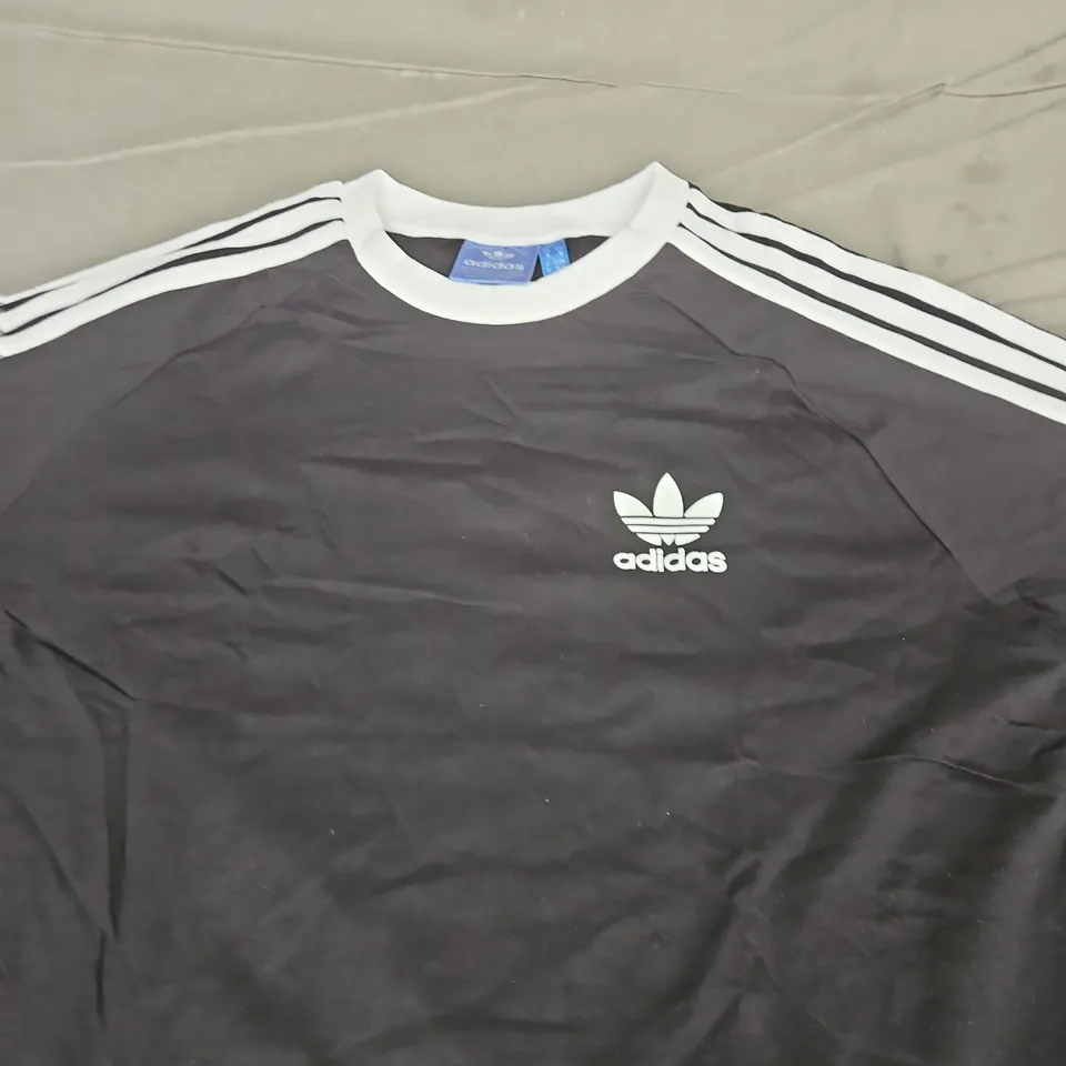 ADIDAS ORIGINAL LOGO TEE - SIZE M