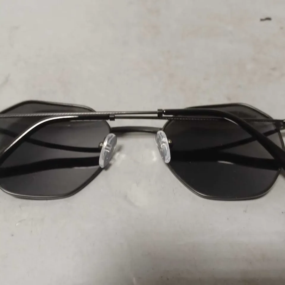 BOXED MELLER HEXAGON AVIATORS IN BLACK