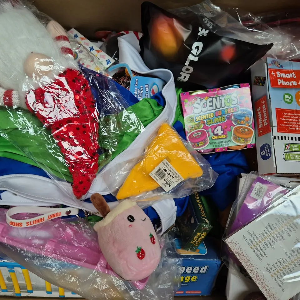 BOX OF APPROXIMATELY 15 ASSORTED TOYS AND GAMES TO INCLUDE CREATE & GROW YOUR OWN CRYSTALS, CHRISTMAS SIX SECOND SCRIBBLES, ETC - COLLECTION ONLY