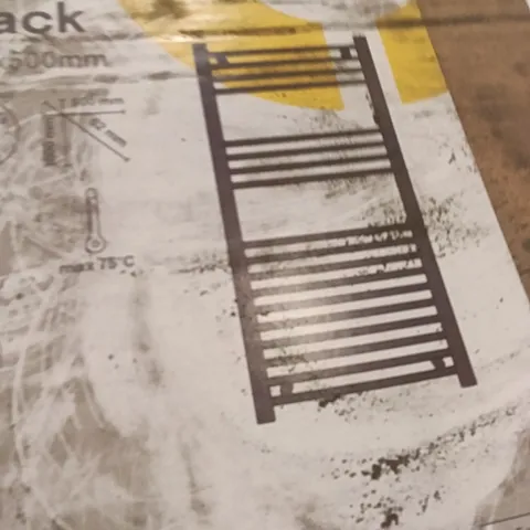PALLET CONTAINING APPROXIMATELY 16 CURVED TOWEL RADIATORS 