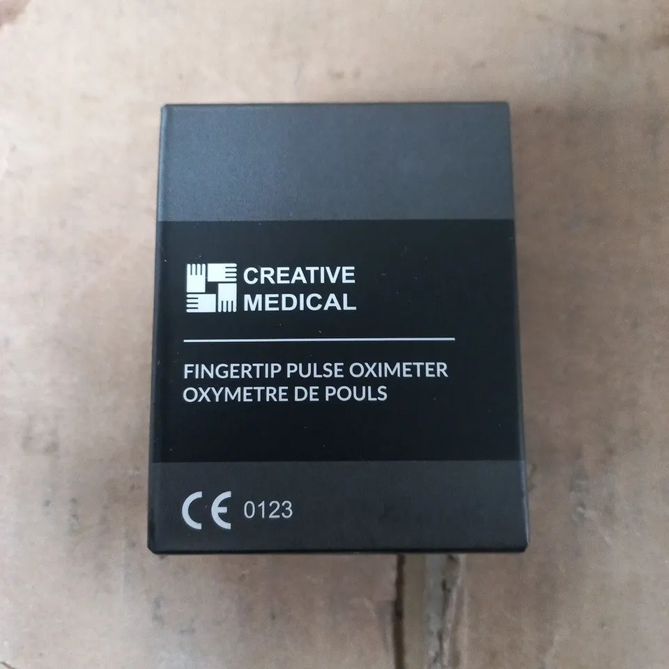 TOTE OF APPROXIMATELY 15 ASSORTED ITEMS TO INCLUDE: FINGERTIP PULSE OXIMETER