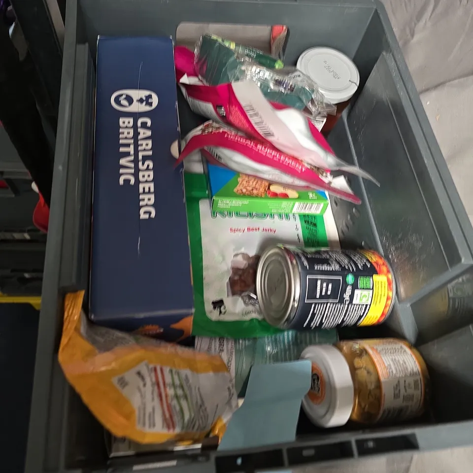 APPROXIMATELY 12 ASSORTED FOOD ITEMS TO INCLUDING MORRISONS LAIN FLOUR , CLARKS MAPLE SYRUP AND ORGANIC COCOA POWDER