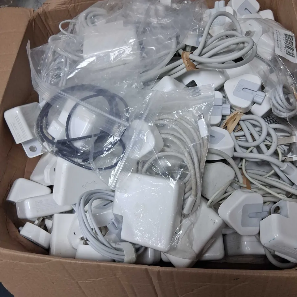 LARGE QUANTITY OF ASSORTED APPLE AND APPLE PRODUCT COMPATIBLE PLUGS