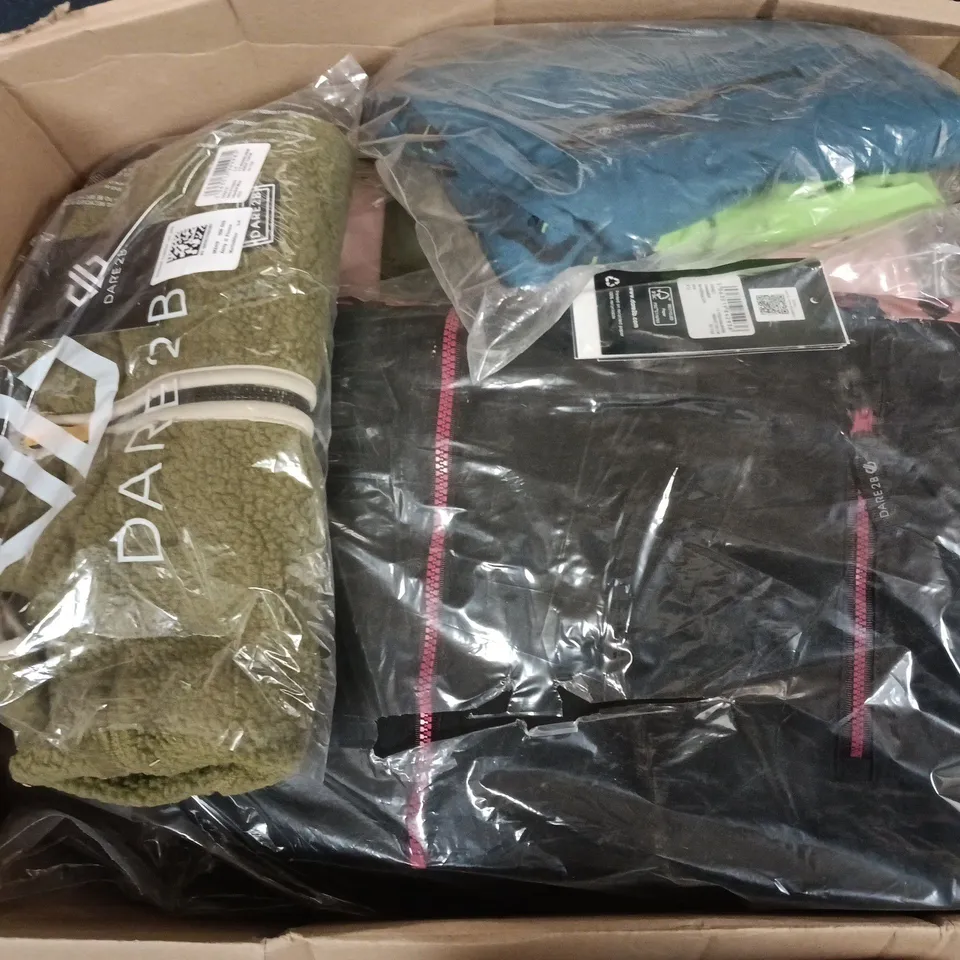 APPROXIMATELY 20 ASSORTED REGATTA/DARE2B KIDS CLOTHING ITEMS IN VARIOUS SIZES, STYES & COLOURS TO INCLUDE ENDURANCE LINDER GLOVES, TRAVERSE II JACKET, ZESTY II FLEECE, ETC