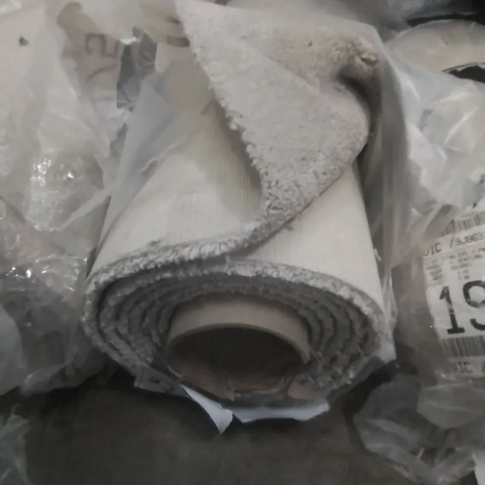 ROLL OF QUALITY FIRST IMPRESSIONS DAY DREAMER CARPET // SIZE: APPROXIMATELY 5.2 X 4M