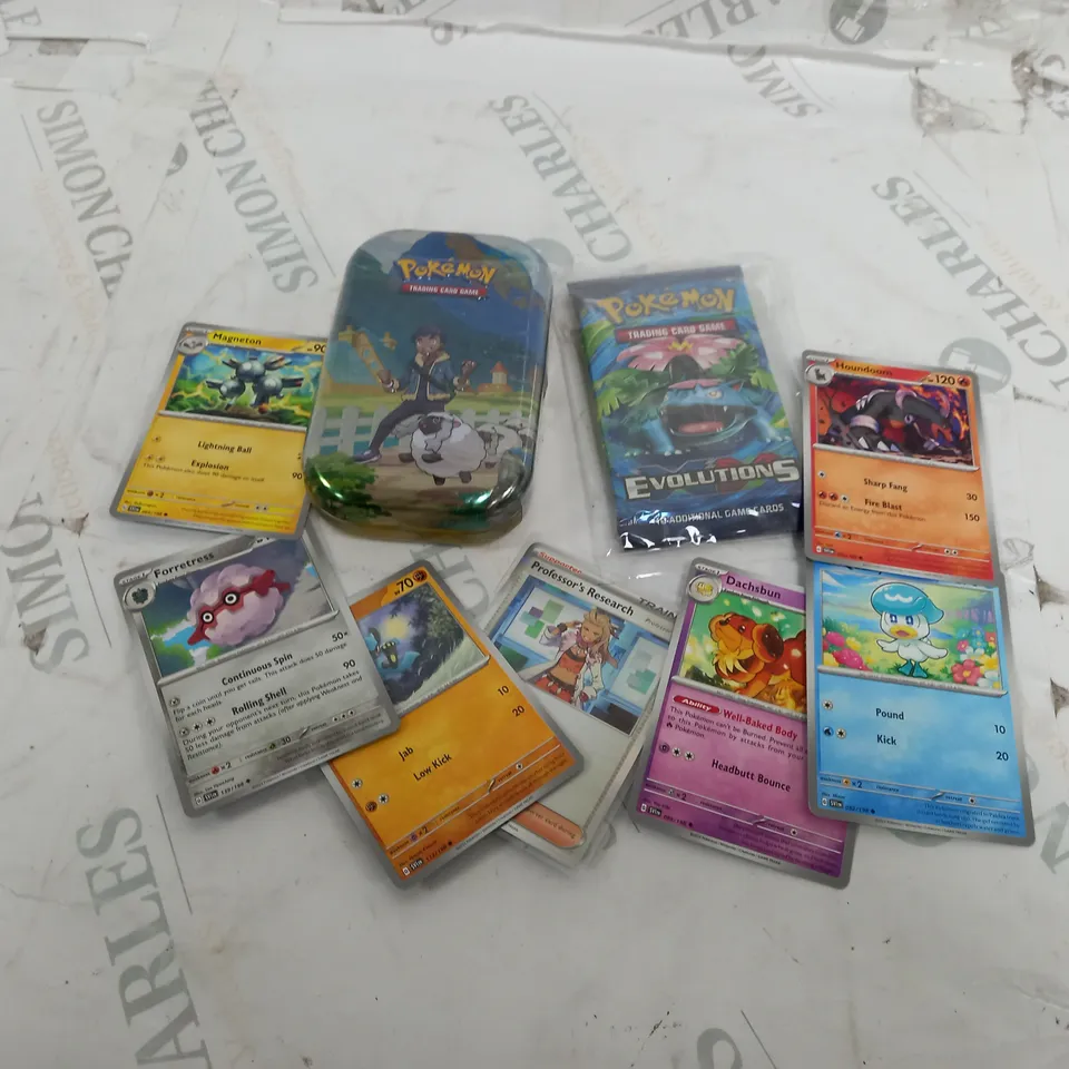 ASSORTED POKEMON TRADING CARD PRODUCTS TO INCLUDE; TCG CROWN ZENITH MINI TIN, DRAGON MAJESTY AND EVOLUTION BOOSTER PACKS AND SMALL COLLECTION OF LOOSE CARDS