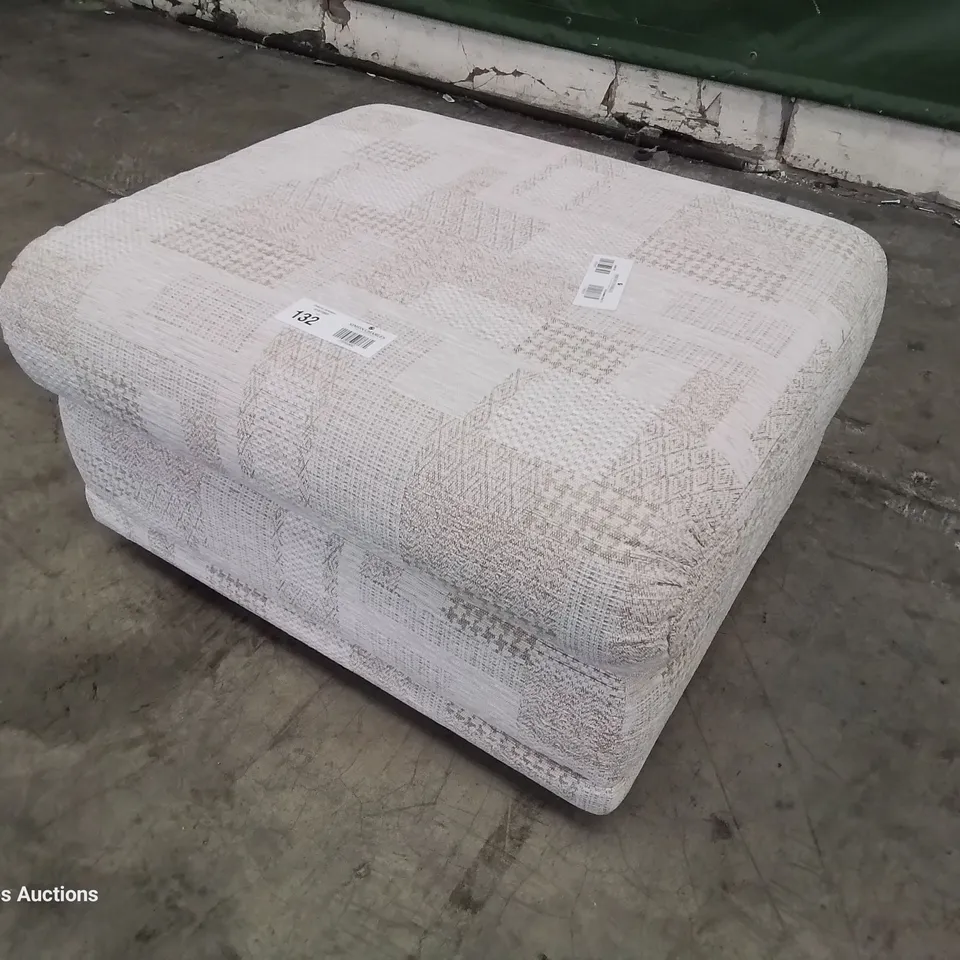 QUALITY BRITISH DESIGNER & MANUFACTURED G PLAN MALVERN STORAGE FOOTSTOOL LYDIA BLUSH FABRIC 